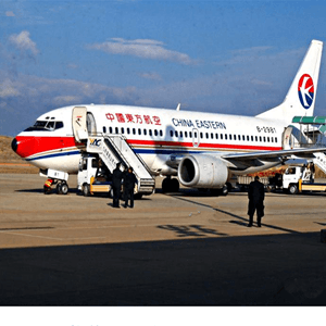 西双版纳航空托运航空快运业稳步发展的原因是什么？